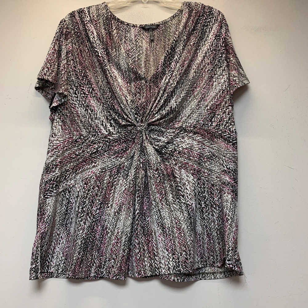 Daisy Fuentes Blouse Woman 1X Pink Black Twist Front Excellent Abstract V-Neck